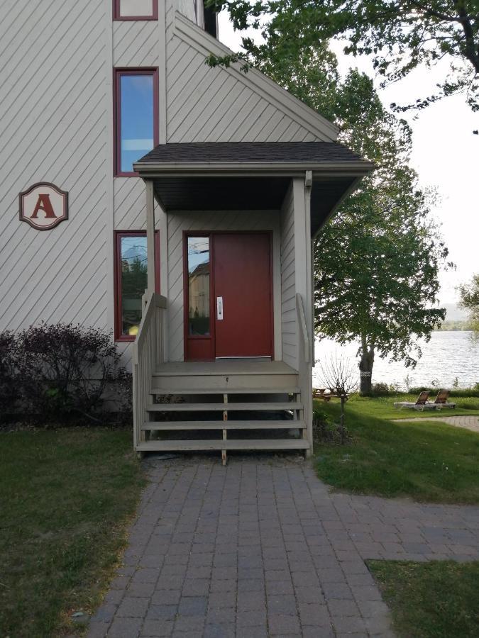 O'Berge Du Village A302 Magog Exterior foto